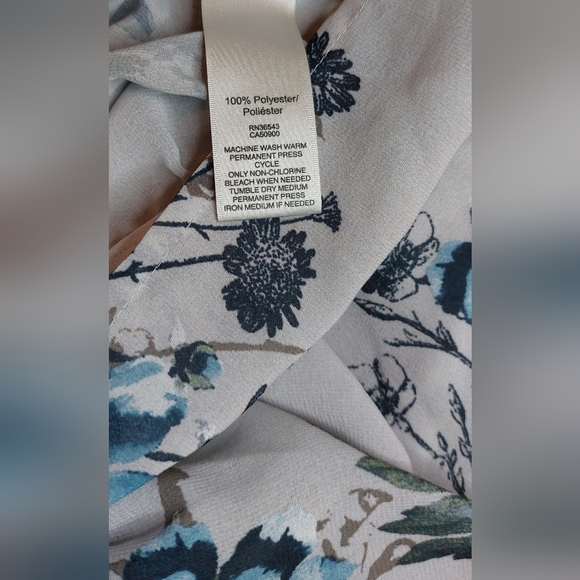 Van Heusen Studio Grey Blue Floral Blouse Size Large Button Front Office Boho - Picture 7 of 9